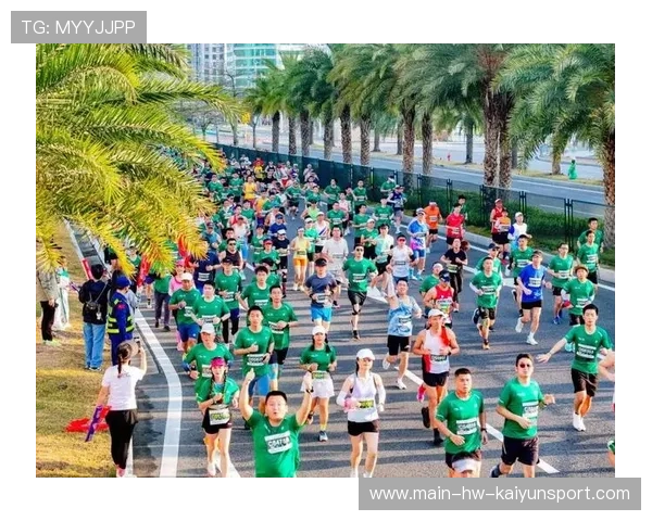 城市马拉松：两人携手冲线感动全场